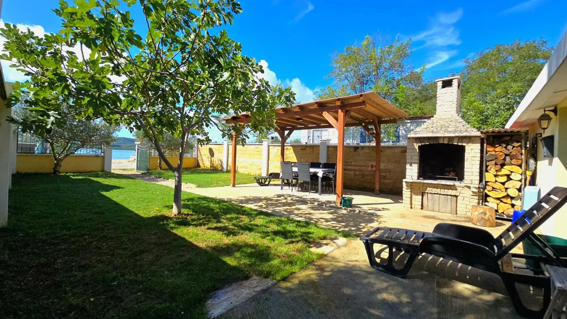 Holiday Home - Beach House 'Amarella' Turanj