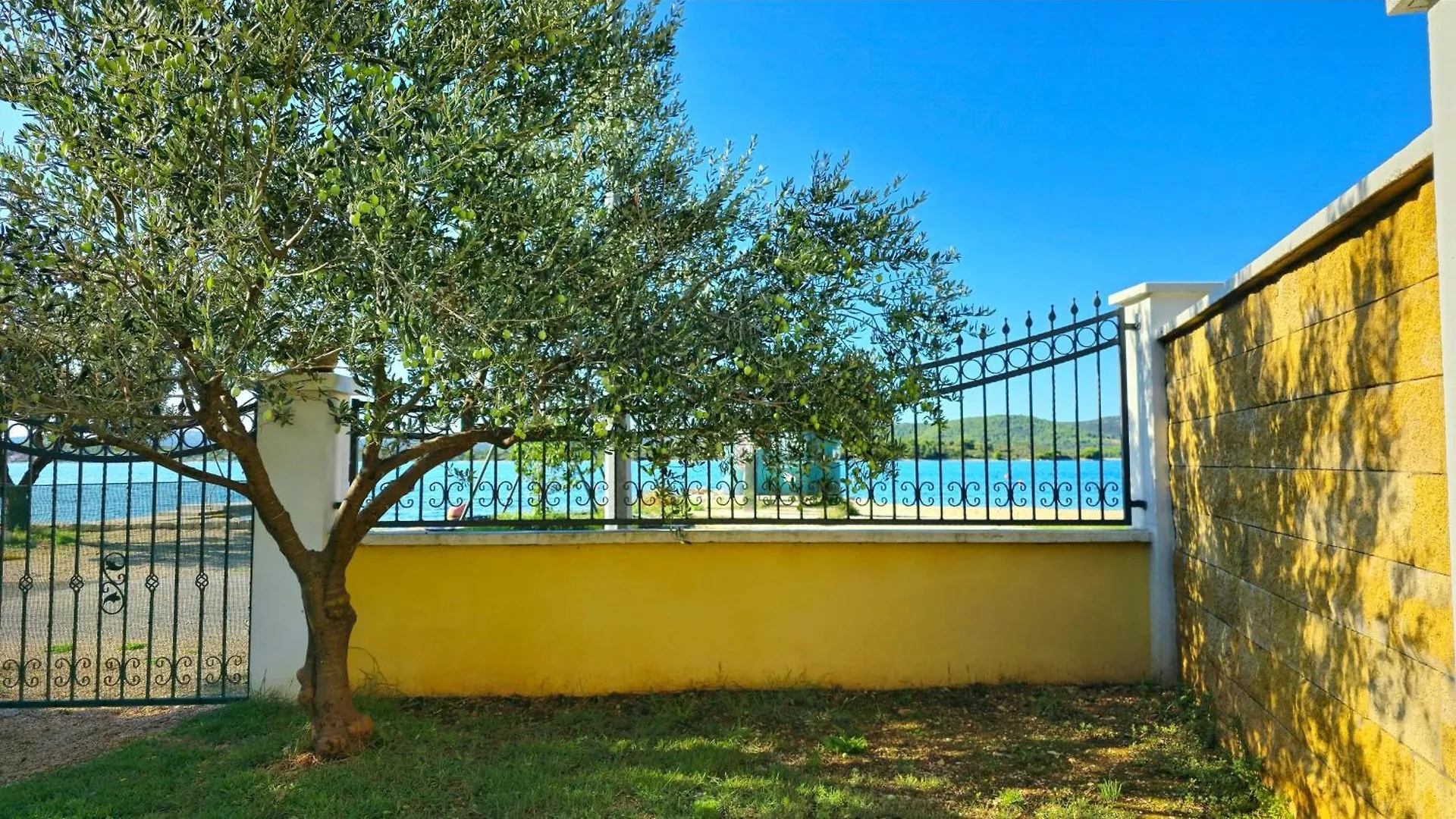 Holiday Home - Beach House 'Amarella' Turanj